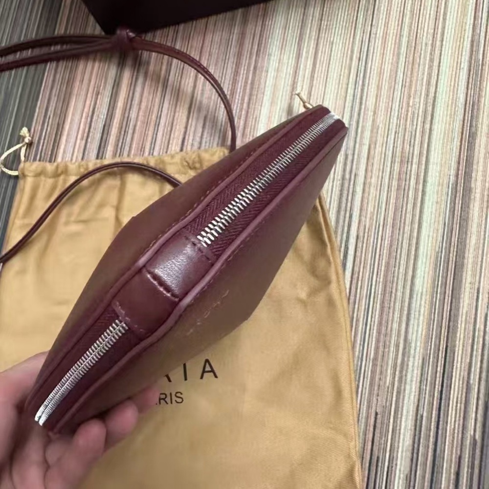 ALAIA Paris Wine Red Love Bag - Picture 3 of 5